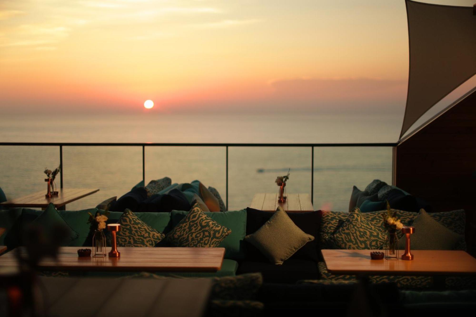 Апарт отель Raouche Arjaan By Rotana Бейрут Экстерьер фото