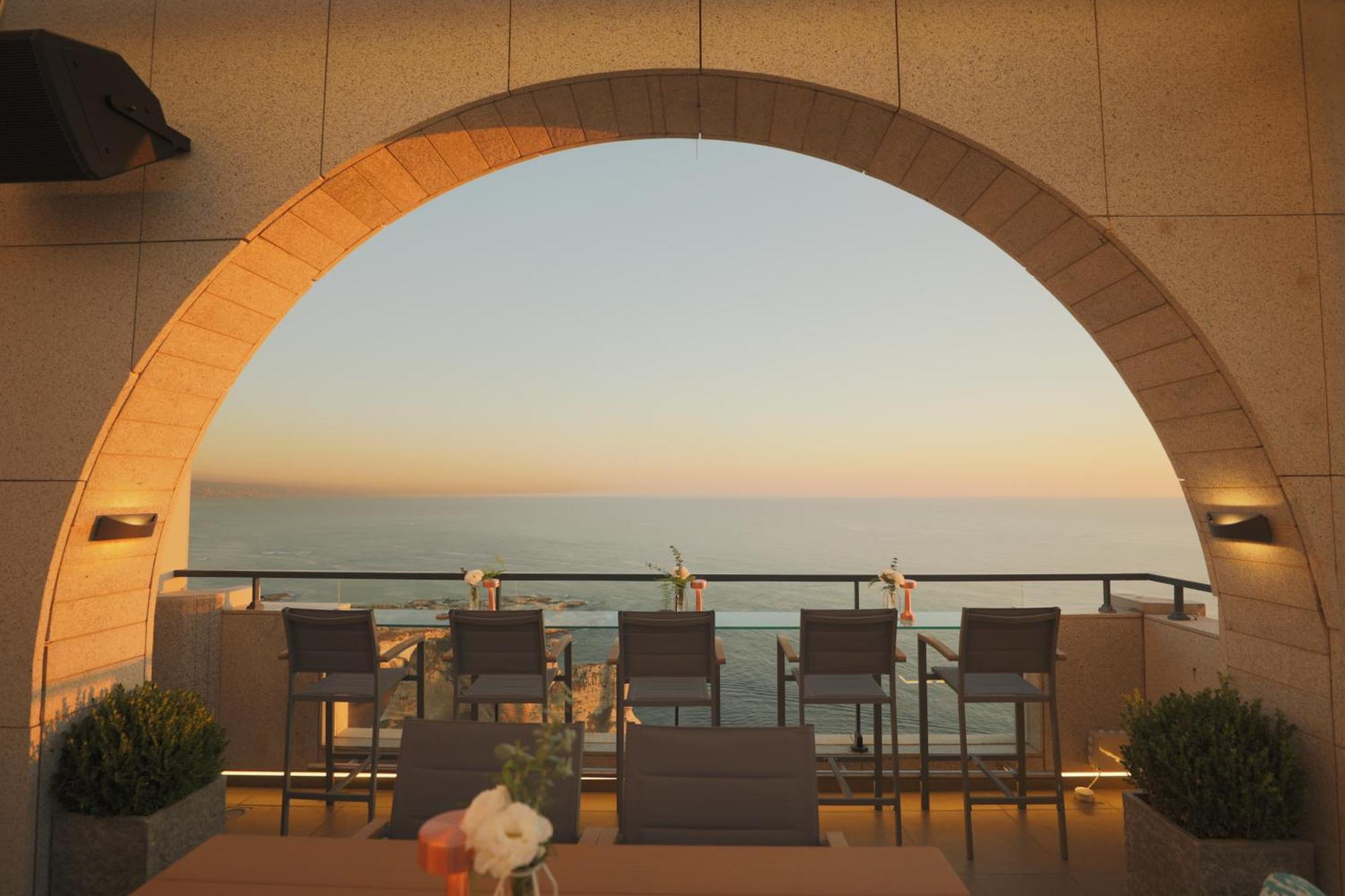 Апарт отель Raouche Arjaan By Rotana Бейрут Экстерьер фото