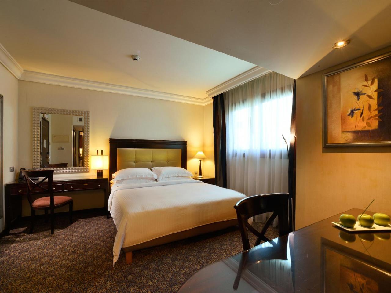 Апарт отель Raouche Arjaan By Rotana Бейрут Экстерьер фото