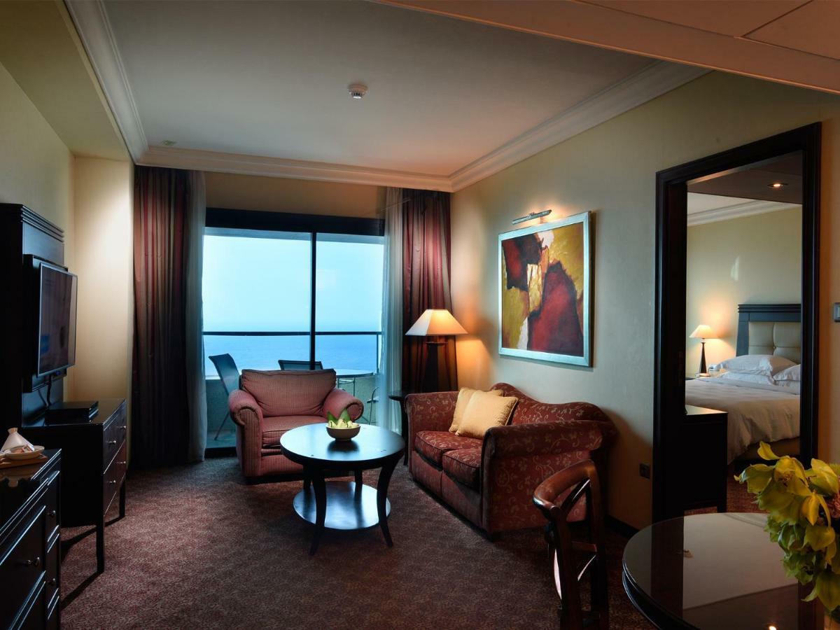 Апарт отель Raouche Arjaan By Rotana Бейрут Экстерьер фото