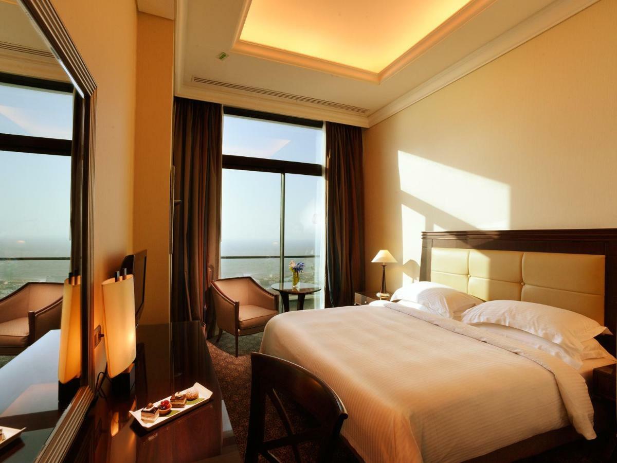 Апарт отель Raouche Arjaan By Rotana Бейрут Экстерьер фото
