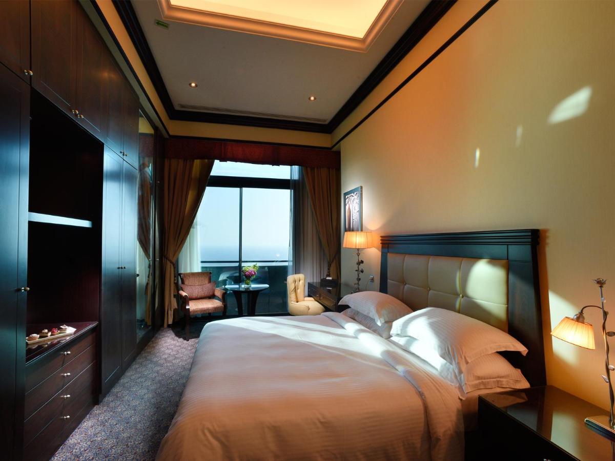 Апарт отель Raouche Arjaan By Rotana Бейрут Экстерьер фото