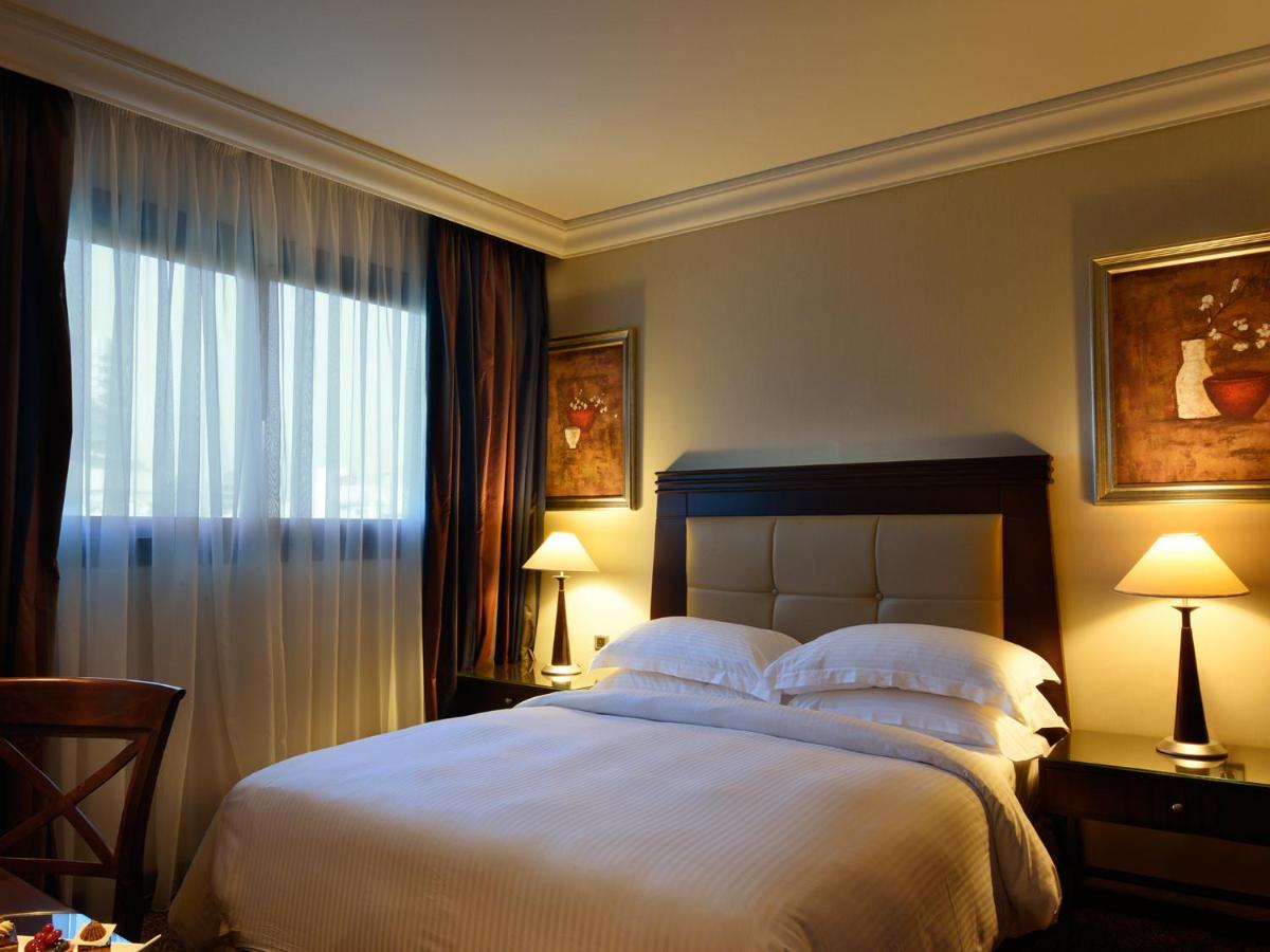 Апарт отель Raouche Arjaan By Rotana Бейрут Экстерьер фото